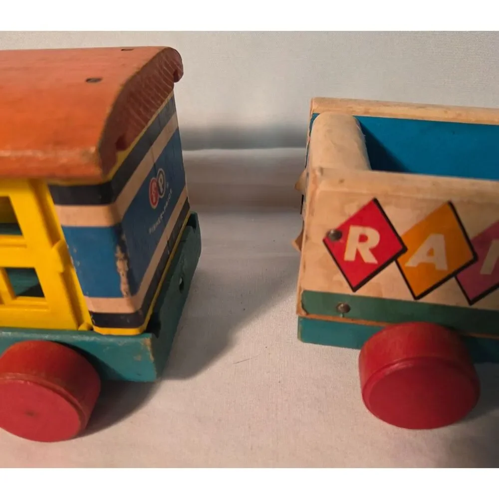 Vintage Fisher-Price Huffy Puffy Wooden Pull Train 4 Car Set No. 999 Railroad